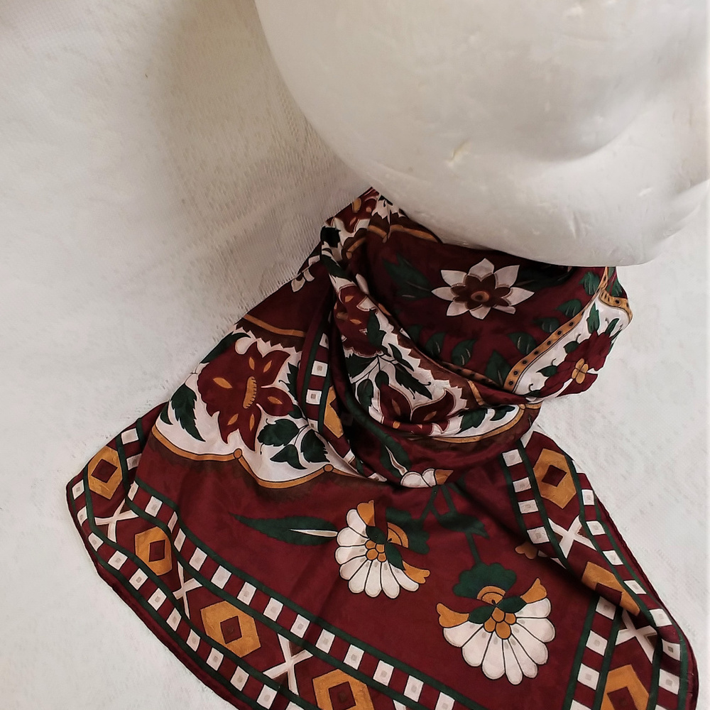 Oscar de la Renta Silk Scarf 34 x 34 VTG